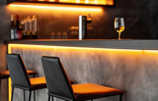 Jak stworzyć unikalny barek z odzyskanego regału